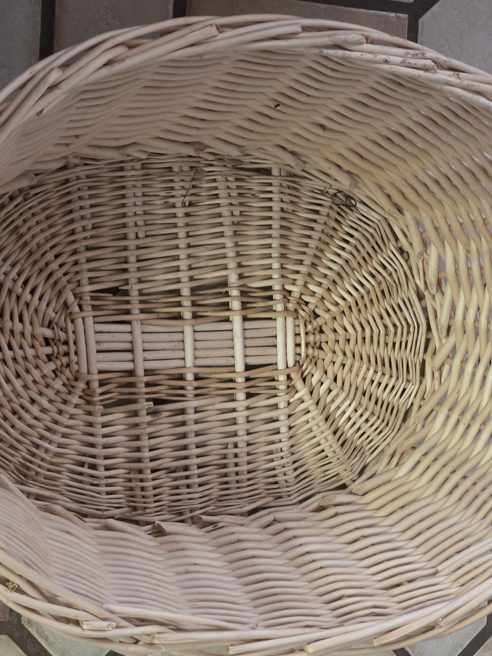 Natural Woven Storage Basket in Beige - Versatile Home Organizer